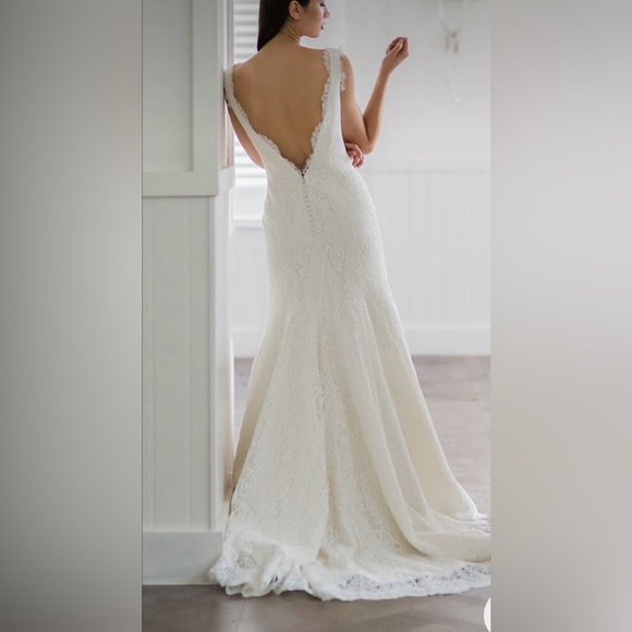 Augusta Jones Liz Gown, Bridal size 20, unaltered. Lace with sequins. Ivory. - Picture 6 of 8